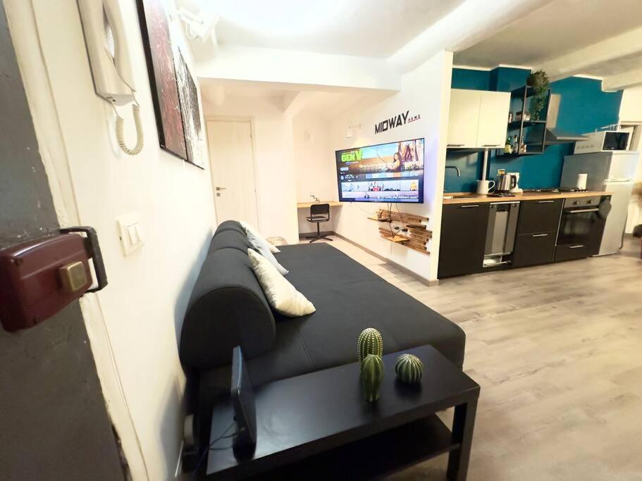 Midway Home, Nel Centro Storico Di Genova エクステリア 写真